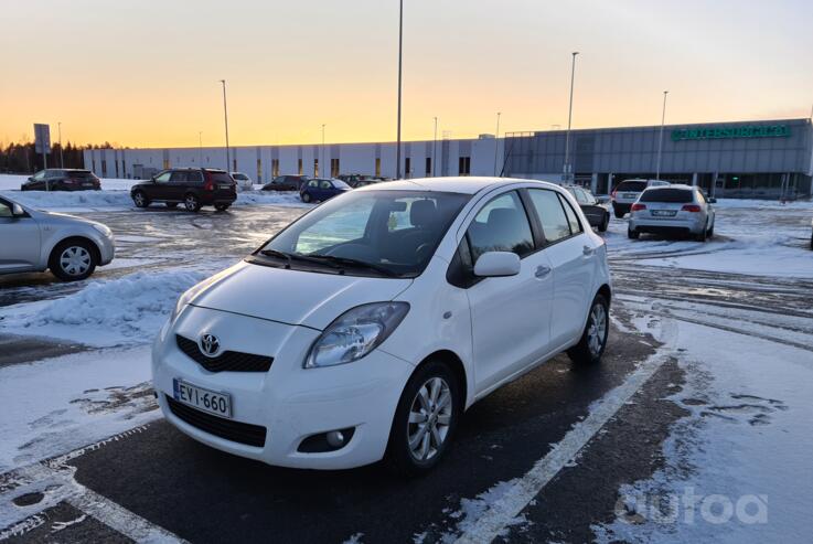 Toyota Yaris 2 generation [restyling]