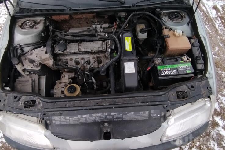 Renault Laguna 1 generation Liftback