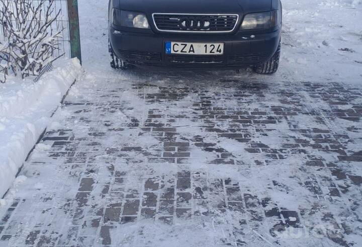 Audi A6 A4/C4 Sedan
