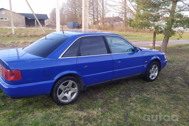 Audi A6 A4/C4 Sedan