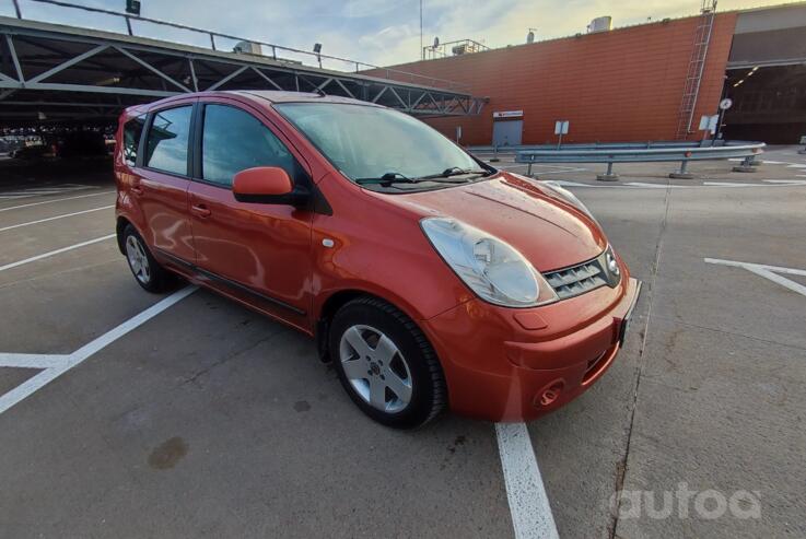 Nissan Note E11 Hatchback