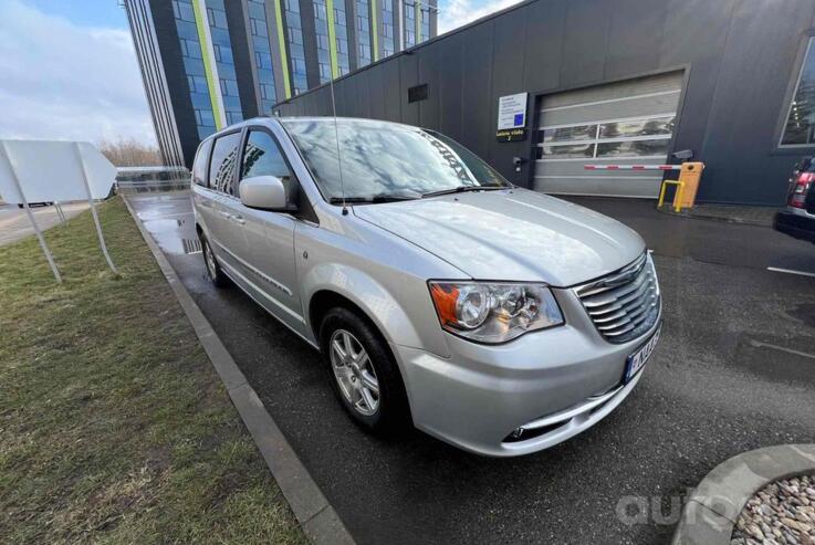 Chrysler Town & Country 5 generation [restyling]