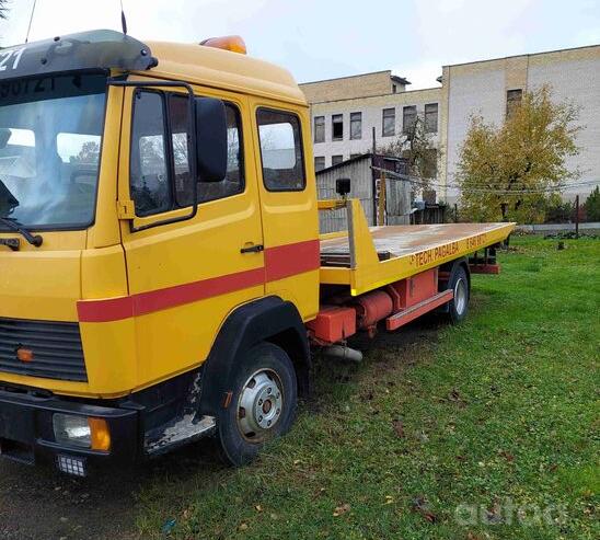 Mercedes-Benz 817