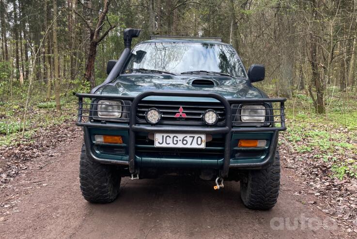 Mitsubishi L200 3 generation Pickup 4-doors