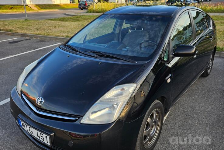 Toyota Prius 2 generation [restyling] (XW20)