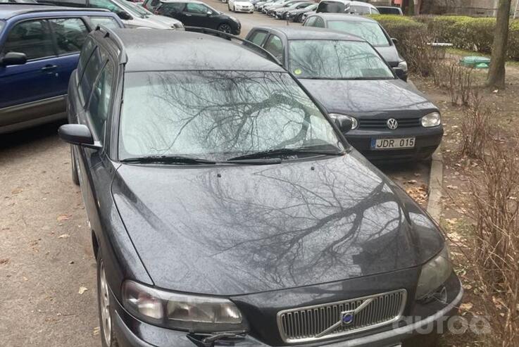 Volvo V70 2 generation wagon