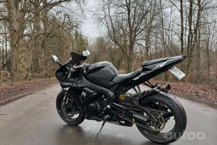 Yamaha R1