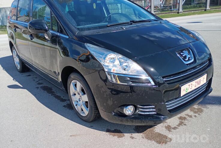 Peugeot 5008 1 generation Minivan