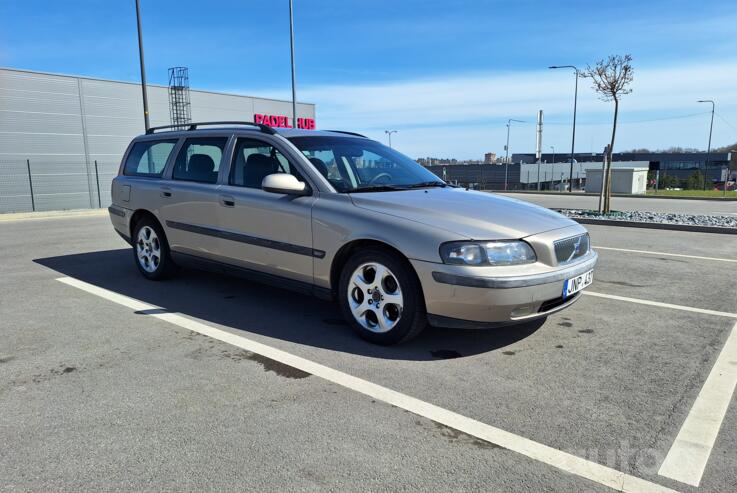 Volvo V70 2 generation wagon