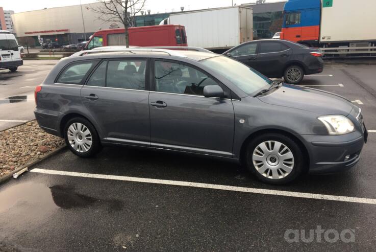 Toyota Avensis 2 generation wagon