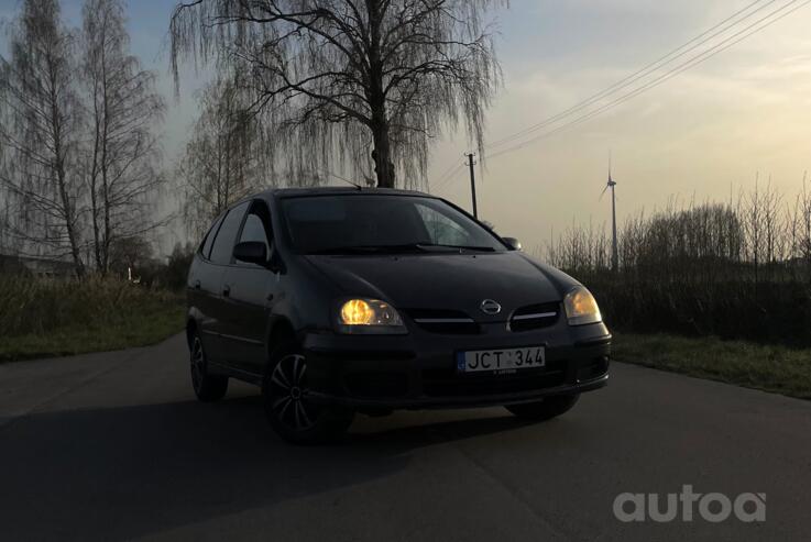 Nissan Almera Tino V10 Minivan