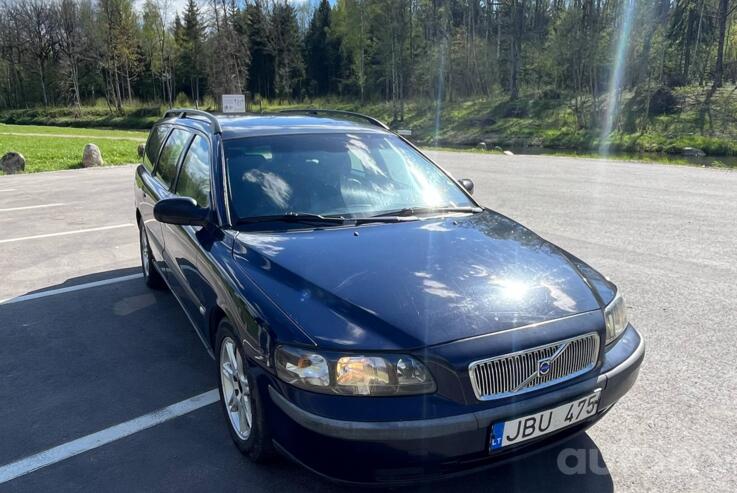 Volvo V70 2 generation wagon