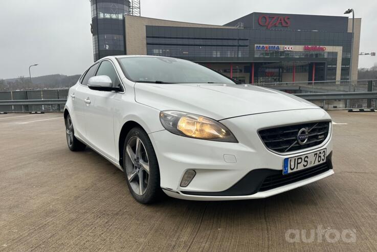 Volvo V40 2 generation Hatchback 5-doors