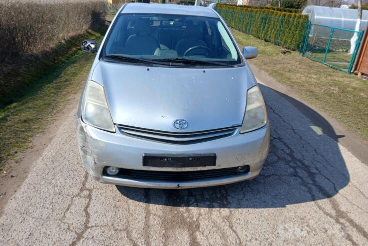 Toyota Prius XW20 [restyling]