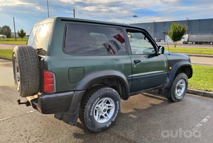 Nissan Patrol Y61 SUV 3-doors