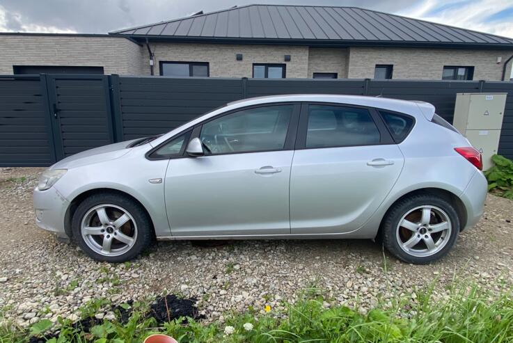 Opel Astra J Hatchback 5-doors