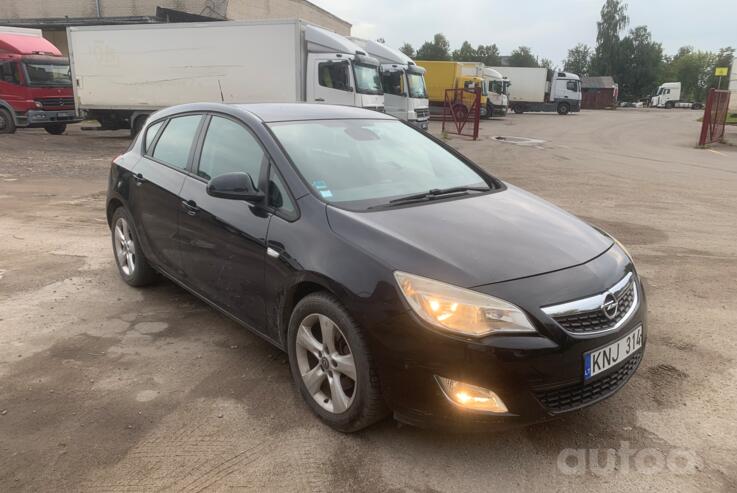 Opel Astra J Hatchback 5-doors