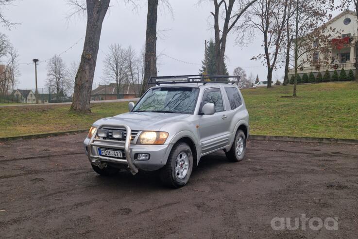 Mitsubishi Pajero 3 generation SUV 3-doors