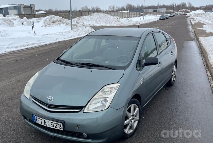 Toyota Prius 2 generation Hatchback