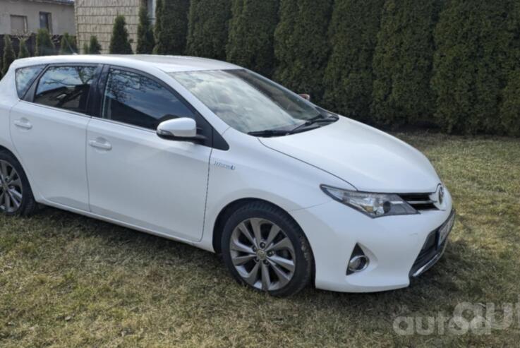 Toyota Auris 2 generation Hybrid hatchback 5-doors
