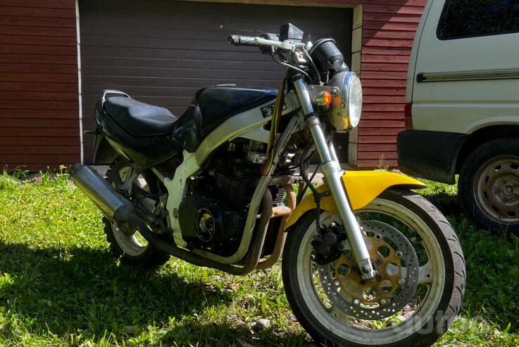 Suzuki GS
