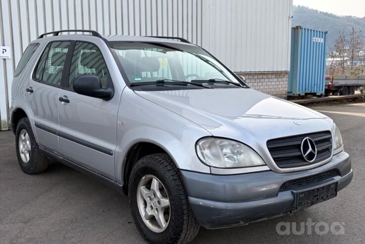 Mercedes-Benz M-Class W163 Crossover 5-doors