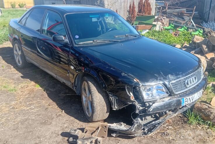 Audi A6 A4/C4 Sedan