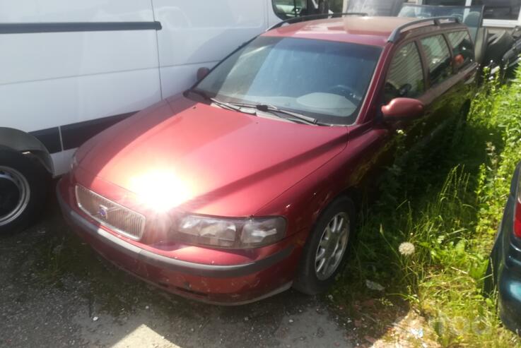Volvo V70 2 generation wagon