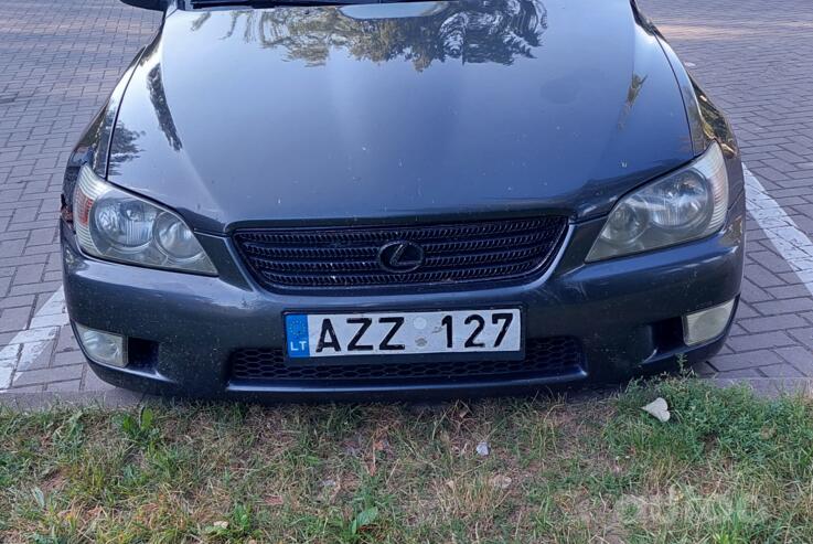 Lexus IS XE10 Sedan