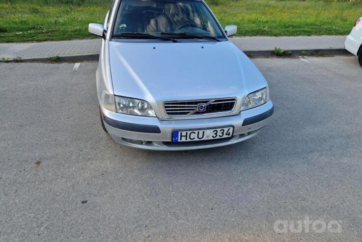 Volvo V40 2002