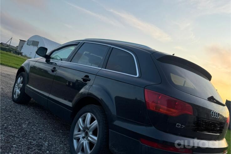 Audi Q7 4L Crossover