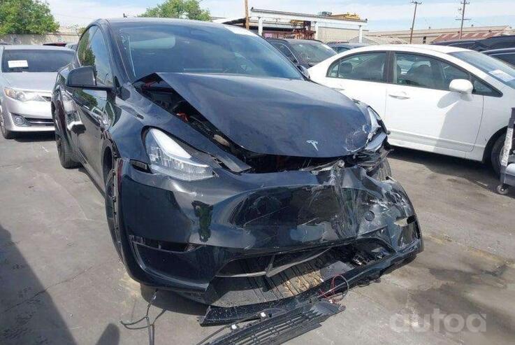 Tesla Model Y 1 generation Crossover