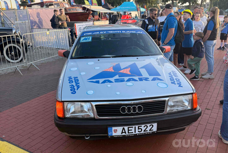 Audi 100