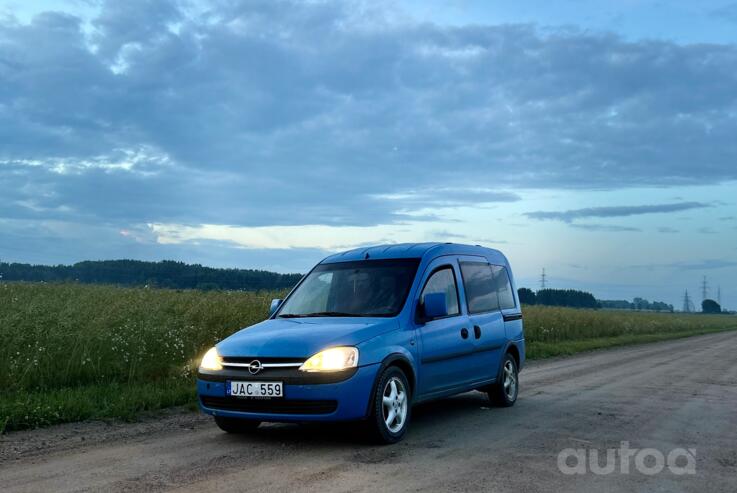 Opel Combo C Tour minivan