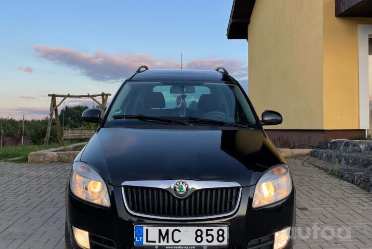 Skoda Roomster 1 generation Scout minivan 5-doors