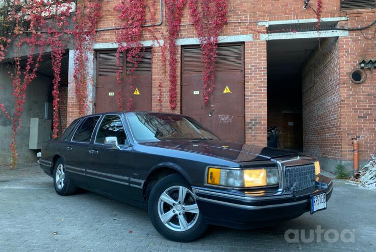 Lincoln Town Car 2 generation