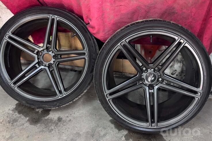 Vossen Bosan, lietie