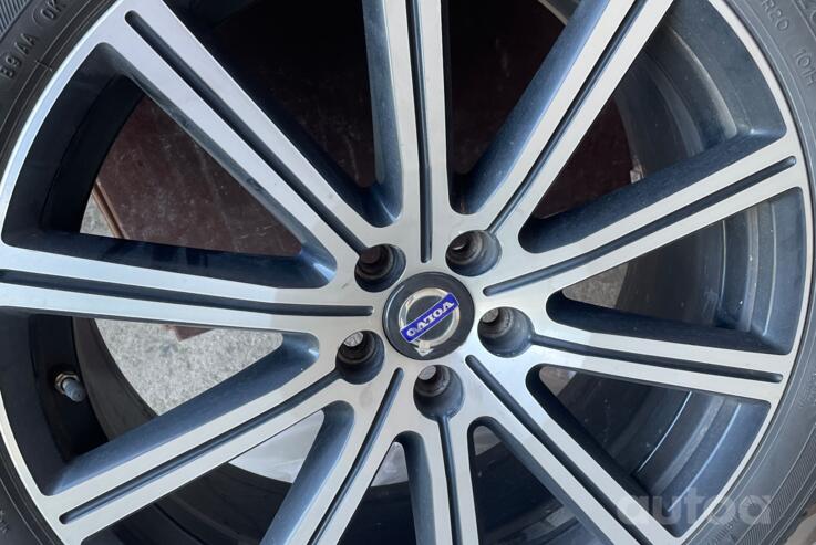 Volvo, lietie